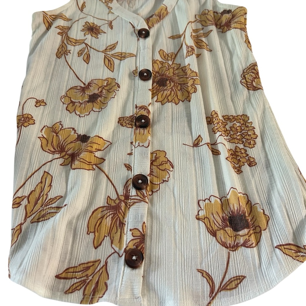Floral Button-Up Sleeveless Top